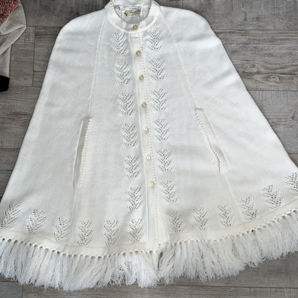 Vtg Sweater‎ Bee by Banff Poncho Cape Ivory Fringed One Size Acrylic